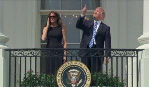La famille Trump regarde l'éclipse solaire à la Maison Blanche
