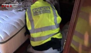 Attentats en Espagne: La police dévoile les premières images des perquisitions réalisées au domicile des terroristes