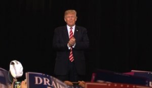 Donald Trump se ressource auprès de ses partisans à Phoenix