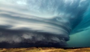 Video Time lapse d'un orage INCROYABLE. Beau et terrifiant