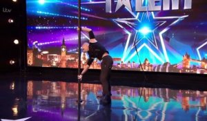 #Britain's Got Talent :  Quand ce candidat arrive sur scène, tous les membres du jury paniquent et quittent la salle !