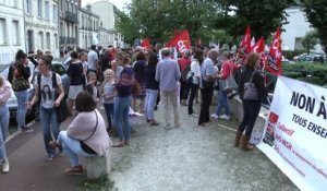 Emplois aidés supprimés : une manifestation devant l'inspection d'académie à Bordeaux