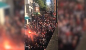 Les supporters de Cologne arrivent en nombre à Arsenal