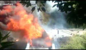 Explosions de bouteilles de gaz en série sur ce camion en feu en Inde !