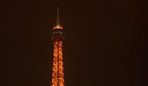 La Tour Eiffel s'éteint en hommage à Las Vegas et Marseille