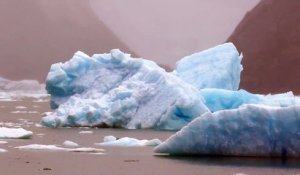 Renversement impressionnant d'un Iceberg entier au pôle nord !