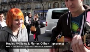 Ce fan de paramore joue avec la chanteuse dans la rue !