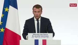Effectifs dans la police : Macron défend un « engagement très clair »