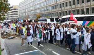 Manifestation de centaines d'étudiants en medecine