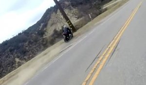 Un motard tombe dans un ravin
