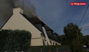 Arradon (56).  Incendie dans une maison rue Saint-Martin