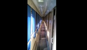 L'effet hypnotique des ombres défilant dans un couloir de train