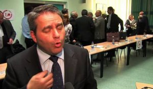 Le ministre du Travail Xavier Bertrand à Istres : "je crois à l'industrie"