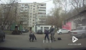 Embrouille de bourrés en Russie... ça rigole pas là bas : KO au sol !