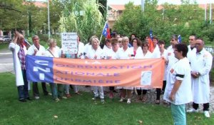 L'émouvante minute de silence en hommage aux infirmières décédées