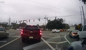 Une dashcam filme une fusillade en Floride