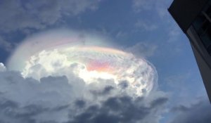 Apparition mysterieuse dans le ciel du Costa Rica... Aliens Tempête Essais Nucléaires ???
