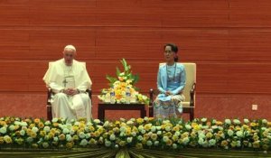 En Birmanie, le pape n'évoque pas directement les Rohingyas