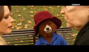 À la veille de la sortie du film "Paddington 2", les Guignols imaginent que c'est Donald Trump qui accueille l'ourson -