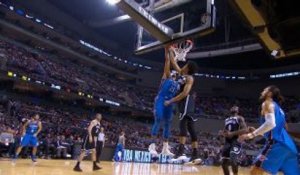NBA - Le (très gros) dunk de la nuit pour Roberson