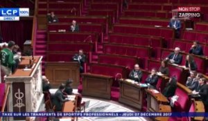 François Ruffin débarque en maillot de foot à l’Assemblée Nationale et se fait recadrer (Vidéo)