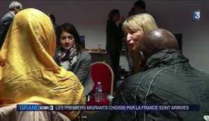 Migrants : arrivée des premiers réfugiés choisis par la France
