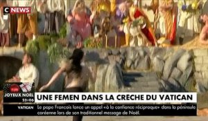 Une Femen a fait irruption seins nus, dans la crèche du Vatican place Saint-Pierre, et s’est emparée de l’enfant Jésus