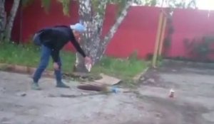 Un ado explose une bouche d'égout (Russie)