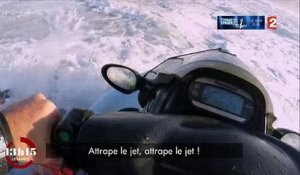 Frayeur dans "13h15, le samedi" où deux surfeurs se font emporter par une vague - Regardez