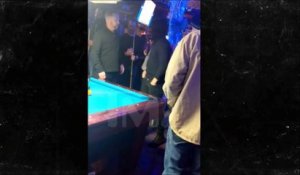 Kit 'Jon Snow' Harrington totalement ivre fout le dawa dans un bar