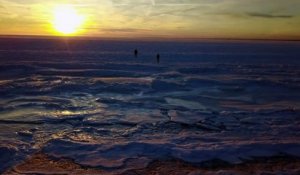 Survol en drone de l'océan gelé (Massachusetts)