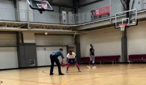 Policier vs Joueur de basket