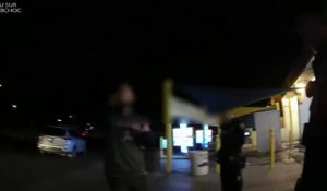 Des policiers se font tirer dessus pendant qu'il interrogent une victime