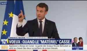 "Il ne s'agit pas d'une attaque." Macron ironise sur l'explosion d'une ampoule lors de ses vœux aux armées
