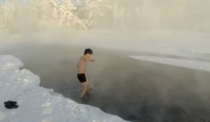 Un touriste japonais se baigne dans une eau à -60 degrés dans le village le plus froid du monde !