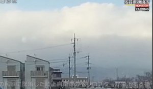 Japon : Un hélicoptère militaire s'écrase sur une maison (vidéo)