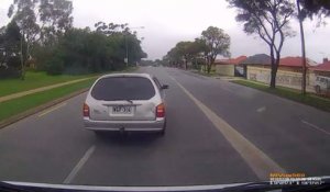 Ce chauffard pète un cable et fait tout pour percuter un autre conducteur