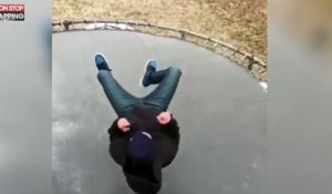 Un ado filme en slow motion son saut sur un trampoline gelé (vidéo)