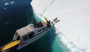 Descente de luge sur... un iceberg