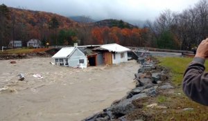 Une maison broyée lors d'une inondation