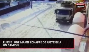 Russie : une mamie échappe de justesse à un camion (vidéo)