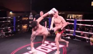 Un combattant de Muay-thaï envoie un high kick magique alors qu’il tombe au sol