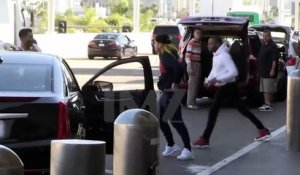 Le rappeur Tekashi69 se jette sur plusieurs gars venu l'embrouiller à l'aéroport de L.A... Chaud le gars