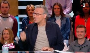 Laurent Ruquier rediffuse un énorme fou rire de Gérard Holtz qui présentait le JT en 1978 ! Regardez