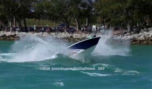 Un homme a la mauvaise idée de se mettre à l'avant de ce speedboat et fini KO