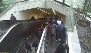 Il se fait avaler par l'escalator d'une station de métro