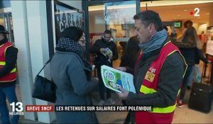 Grève à la SNCF : les retenues sur salaire font polémique