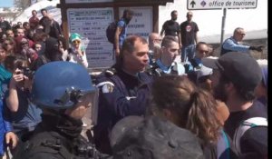 Migrants à la frontière France - Italie : heurts entre policiers et manifestants