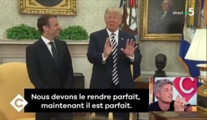 Quand Donald Trump enlève les pellicules d’Emmanuel Macron