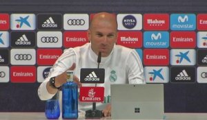 Real Madrid - Zidane : "Iniesta aurait mérité le Ballon d'Or en 2010"